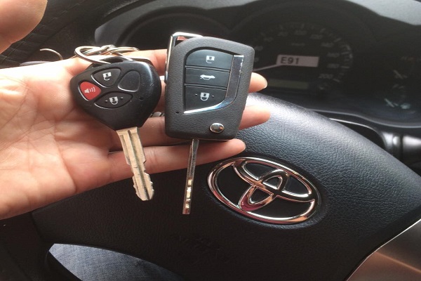 Làm chìa khóa ô tô Toyota